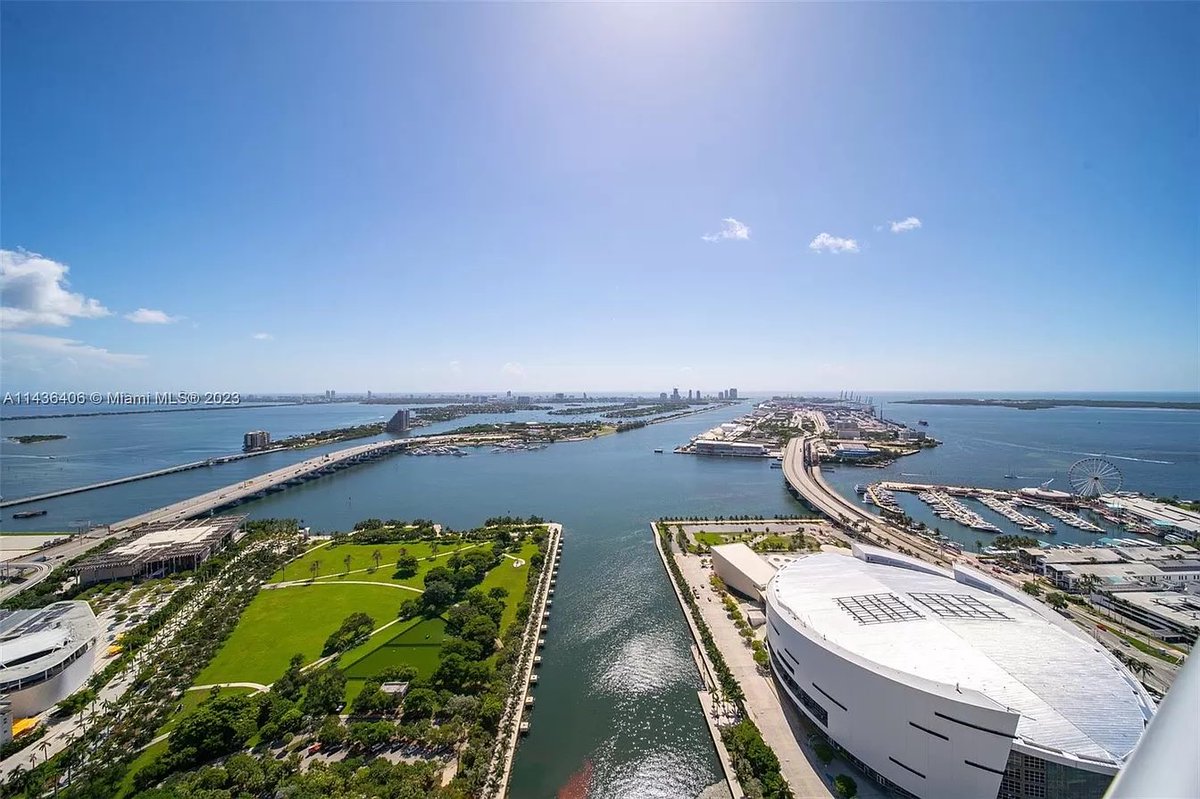 Chrissstopher_'s tweet photo. Imagine this being your view every day ☀️Miami is paradise https://t.co/Lv9eYuszOk