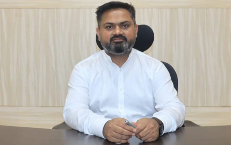 संतकबीरनगर-DM <a href="/MSTawarIAS/">Mahender Singh Tawar IAS</a> का फरमान!
बढ़ती ठंड को लेकर DM ने दिया फरमान- स्कूलों में की छुट्टी !
कक्षा-01 से 12 तक के समस्त स्कूल कल से लेकर 8 जनवरी 2024 तक रहेंगे बंद!
ठंड से परेशान अभिभवकों को DM के फरमान से मिली खुशी और राहत!
@DistrictSant <a href="/UPGovt/">Government of UP</a>  <a href="/CMOfficeUP/">CM Office, GoUP</a> <a href="/myogiadityanath/">Yogi Adityanath</a>
