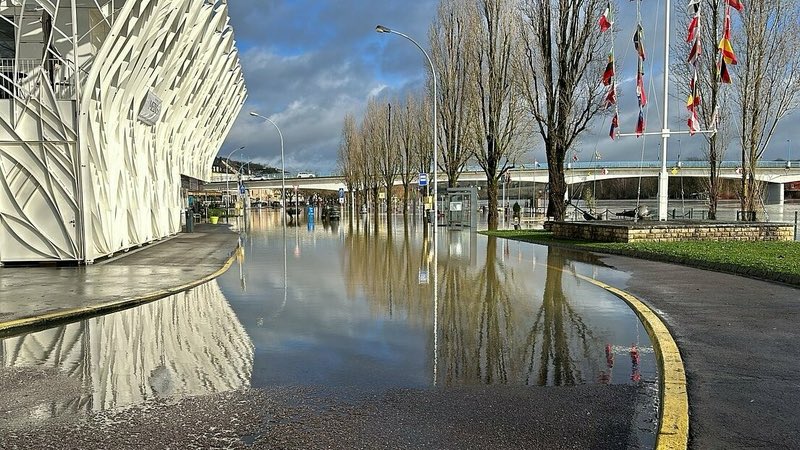 RTL Infos: Inondations au Luxembourg: La Moselle continue également de monter ce jeudi
Les autorités ont indiqué un "risque éventuel de crue" dans leur dernier bulletin publié par le service de prévision luxembourgeois.  infos.rtl.lu/actu/luxembour…