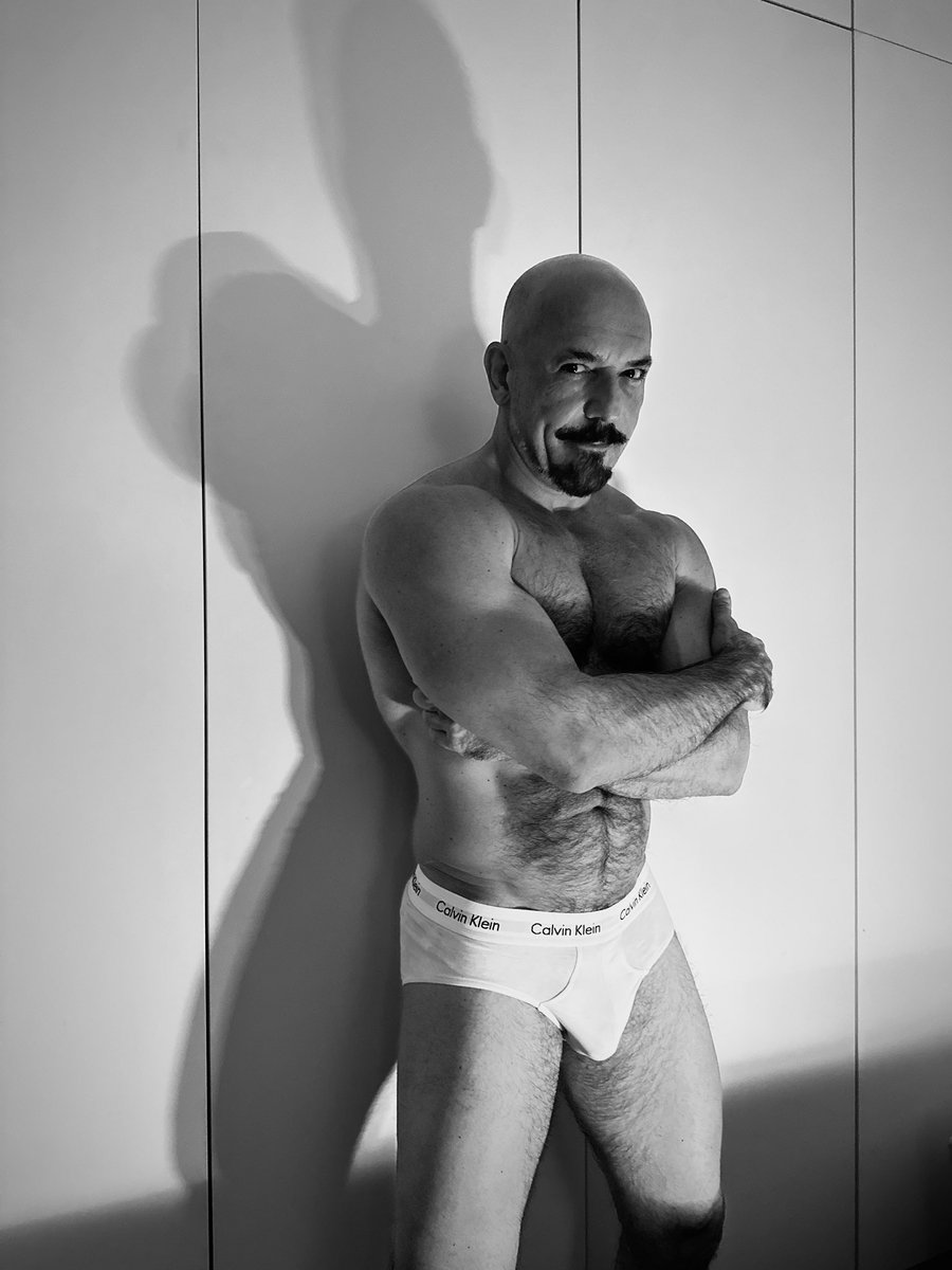 STUDIO1240's tweet photo. #trust_me_on_the_sunscreen_2 #malemuscle #muscle #musclebuilding #bodybuilder #malemuscleworship #malemusclemodel #muscleworship #musclemodel #shotoniphone https://t.co/ZmseHaDlYN