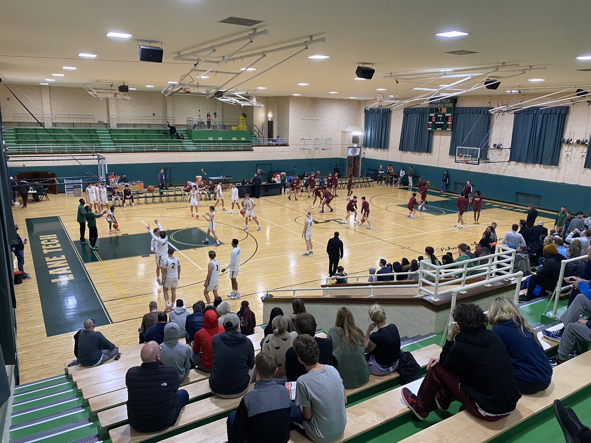 HardwoodPrepsIL's tweet image. Main Gym @ Lane Tech

One of my favorite gyms in Chicago! Built in 1934, the 2nd floor gym is one of the loudest in the state of Illinois. Permanent seating on the north end, and a balcony seating on the south. The best is attending a Red NW game here. A can’t miss atmosphere 💥