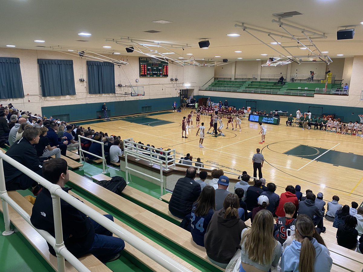 HardwoodPrepsIL's tweet image. Main Gym @ Lane Tech

One of my favorite gyms in Chicago! Built in 1934, the 2nd floor gym is one of the loudest in the state of Illinois. Permanent seating on the north end, and a balcony seating on the south. The best is attending a Red NW game here. A can’t miss atmosphere 💥