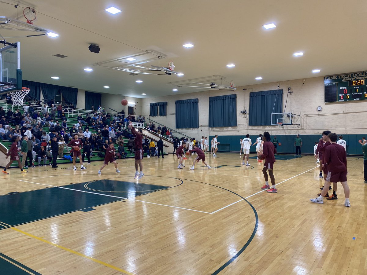 HardwoodPrepsIL's tweet image. Main Gym @ Lane Tech

One of my favorite gyms in Chicago! Built in 1934, the 2nd floor gym is one of the loudest in the state of Illinois. Permanent seating on the north end, and a balcony seating on the south. The best is attending a Red NW game here. A can’t miss atmosphere 💥