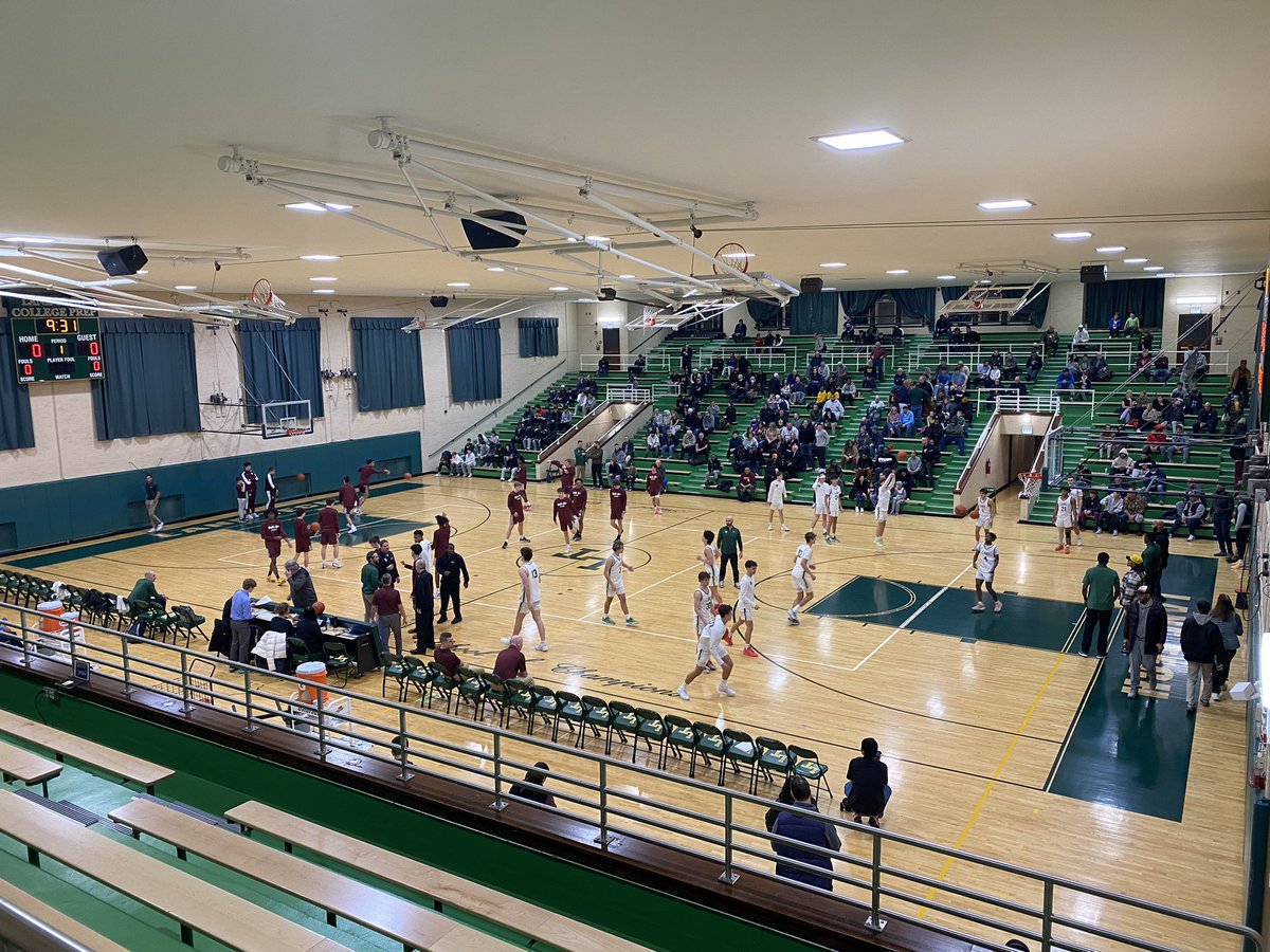 HardwoodPrepsIL's tweet image. Main Gym @ Lane Tech

One of my favorite gyms in Chicago! Built in 1934, the 2nd floor gym is one of the loudest in the state of Illinois. Permanent seating on the north end, and a balcony seating on the south. The best is attending a Red NW game here. A can’t miss atmosphere 💥