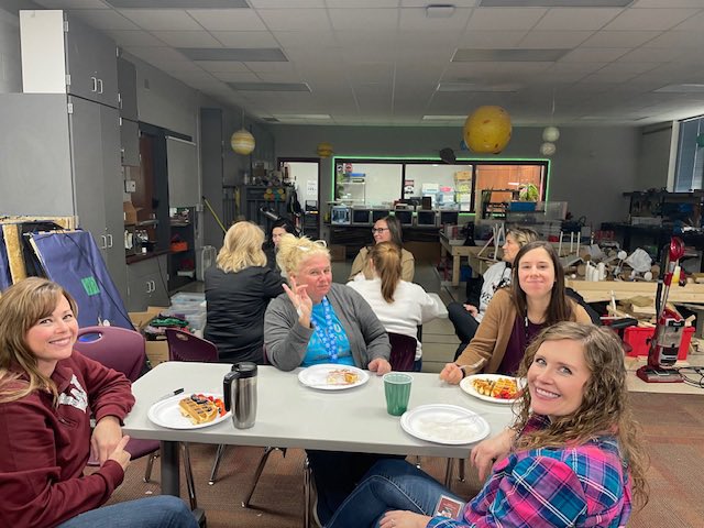 WDElementary's tweet image. The teachers enjoyed delicious waffles from our very own "Waffle Dudes" Mr. Lamb and Mr. Nannie! We are ready for a great second semester! #WDpride