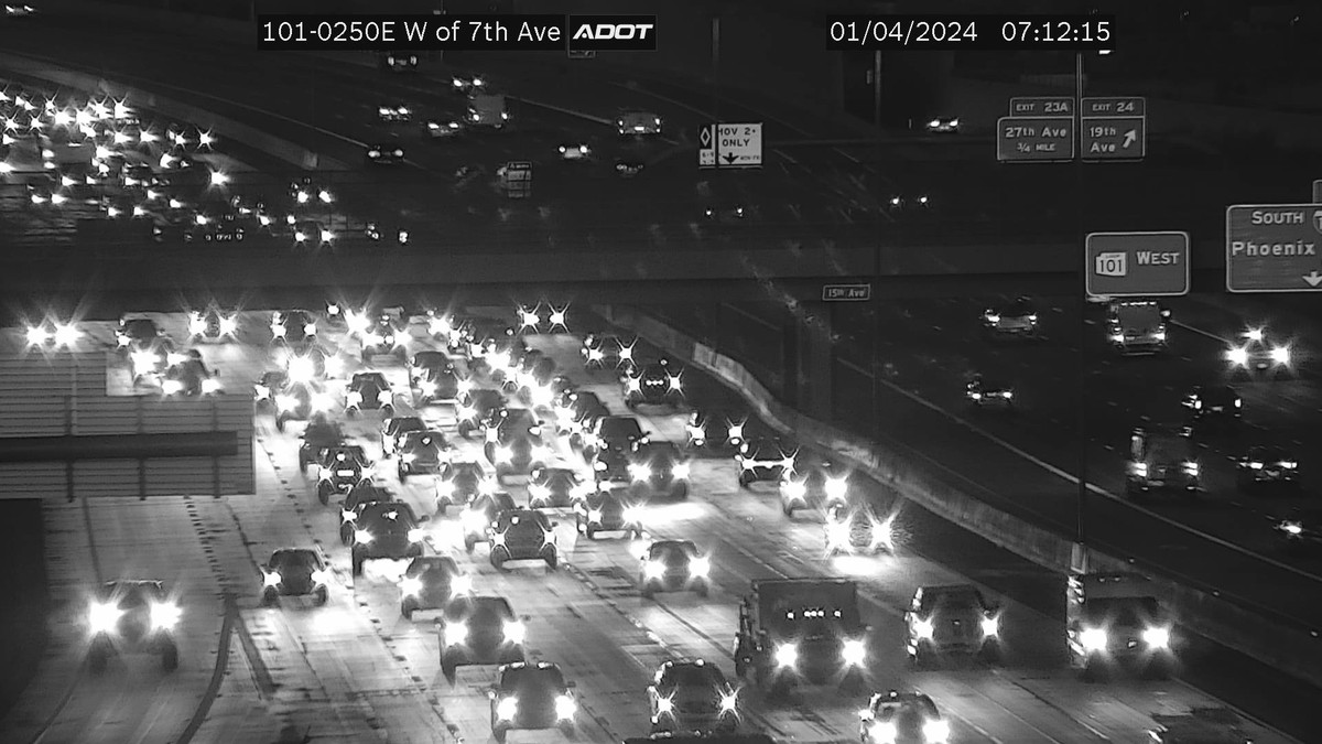 ktarroller's tweet photo. New Crash in the North Valley!  Eastbound Loop 101-PIMA-past 7th Ave.  Blocking # 1 Lane.  #Phxtraffic  #KTARtraffic https://t.co/b0fEWFcLpN