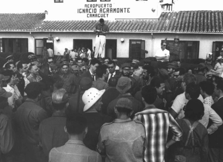4 de enero de 1959: Hace su entrada triunfal en Camagüey la Caravana de la Libertad, encabezada por el líder de la Revolución cubana, Comandante en Jefe Fidel Castro Ruz. 
#SantiagoDeCuba #Cuba #65AñosEnRevolución