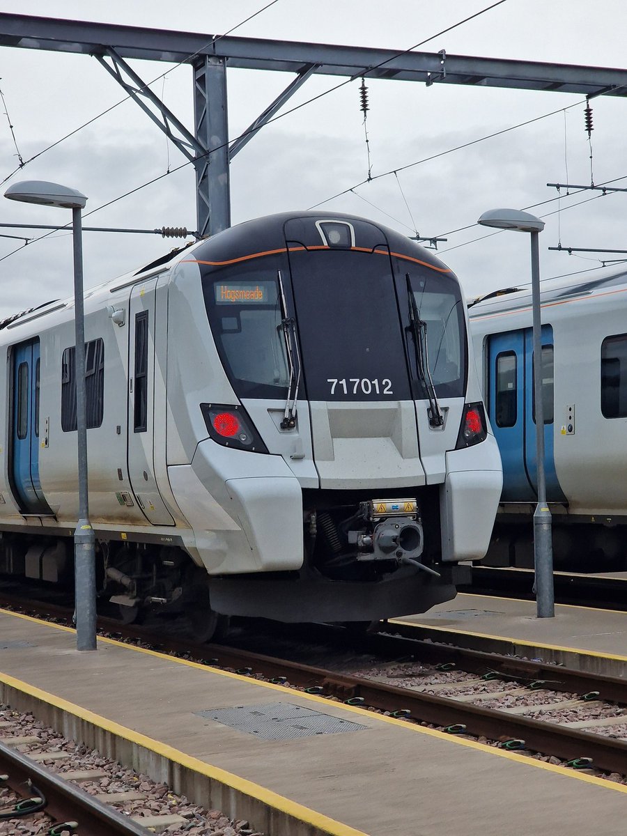 fincra's tweet image. From Hornsey to Hogsmeade.

A little bit of @harrypotter comes to the Depot on the @GNRailUK / @SiemensMobility Class 717. 

#class717 #Siemens #Train #Railway #GTR #GreatNorthen