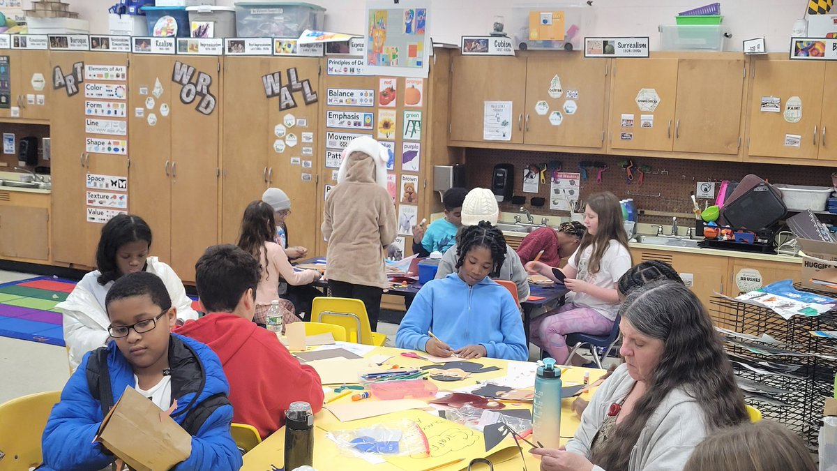 For the past two weeks, <a href="/ChatsworthSch/">The Chatsworth School</a> Art Club and Black Excellence  have been collaborating  and working on creating paper bag puppets inspired by influential African Americans they're researching.  <a href="/Mrsmithsartroo1/">MrSmithsArtRoom4Kids</a>🎨👏🏽 <a href="/sfisherBCPS/">Sherri Fisher</a> <a href="/BCPS_SocialSci/">BCPS Social Sciences</a> @_derrienTCS <a href="/MrsRothCS/">Monica Roth</a>
