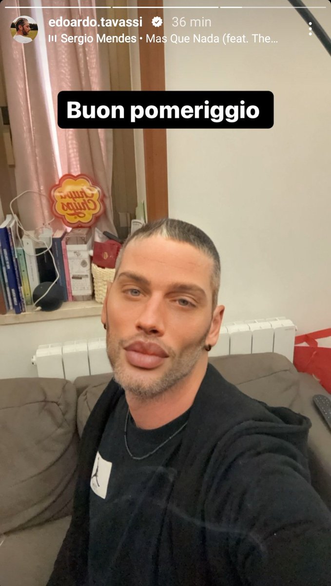 glucysky's tweet photo. Direttamente da Capocabana beach 😂😅 forse è il caso di dire #micoltorna ❤️ #incorvassi https://t.co/MQGqIOg2K4