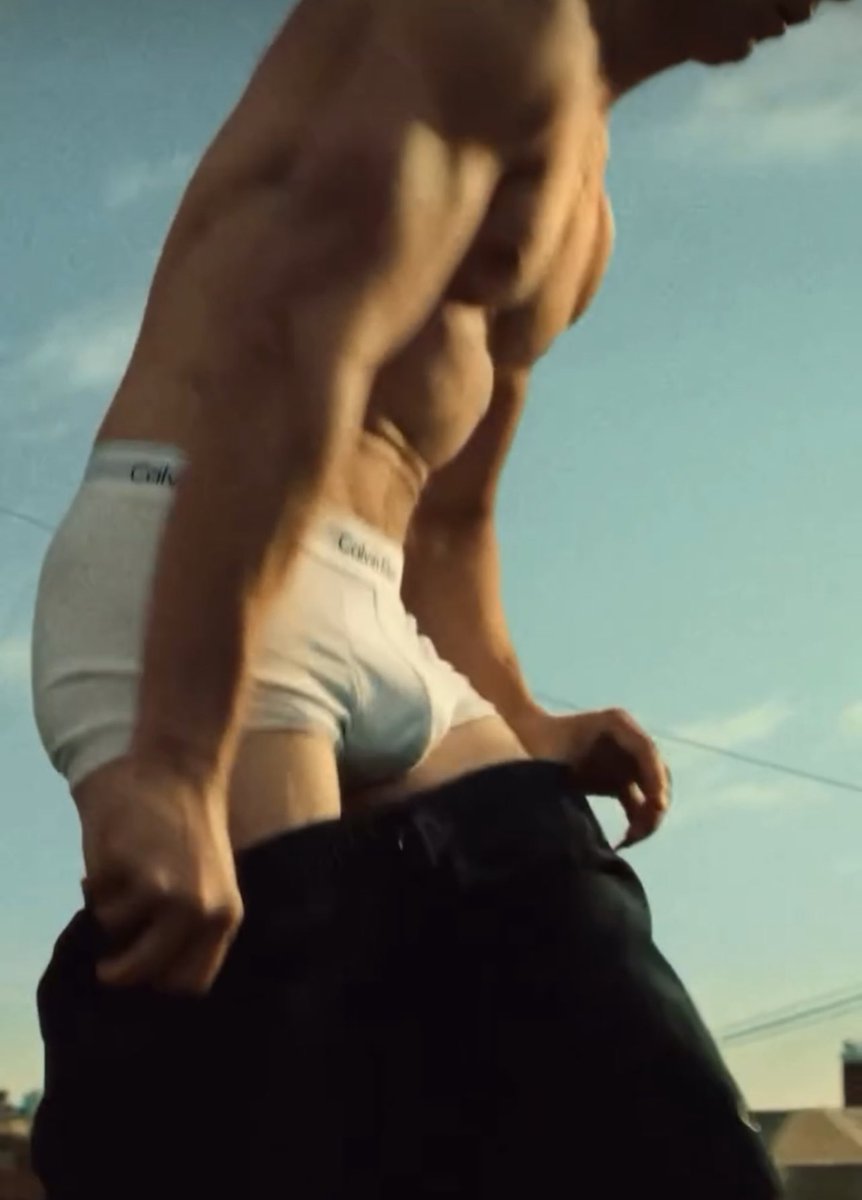 ChrisObsessions's tweet photo. Ok I think I’m starting to see what y’all have been seeing!! 😳🥵 https://t.co/l0sceCPfn7