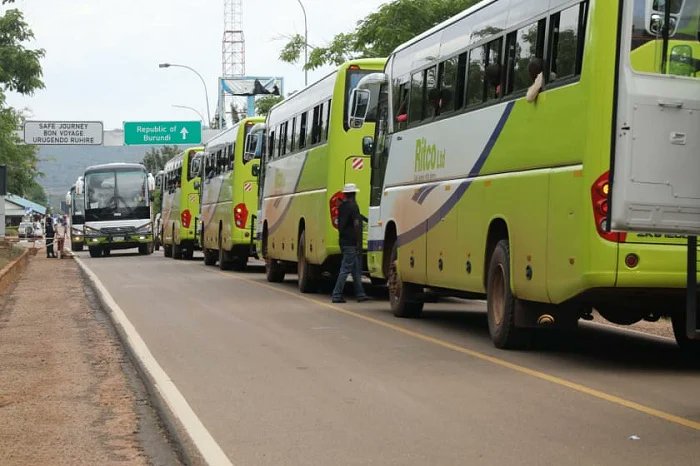 Appolinare250's tweet photo. @dr_dash250 Si ibyo gusa umwaka wa 2006 u Rwanda rwakiriye impunzi z'abarundi zari zihunze umutekano mucye zituzwa munkambi ya Mahama ho mukarere ka Kirehe.
Zafashwe neza zihabwa ibyangombwa byose nkenerwa, ndetse cyane umutekano.
Muri 2020 hashize imyaka 14 yose bamwe baratashye. #TURIBAMWE https://t.co/u6qmpFjB2Z