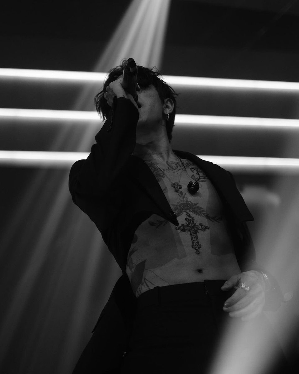 Castielstorm's tweet photo. Todas las fotos que subo son en concierto, pero no me arrepiento absolutamente de nada. https://t.co/GVYlniH1Ge