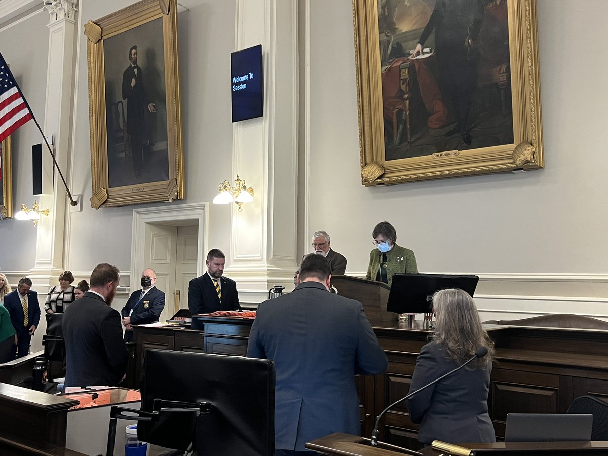 Grateful for the leadership of @AlexisSimpsonNH as she leads the House in prayer and reflection this morning. #NHPolitics