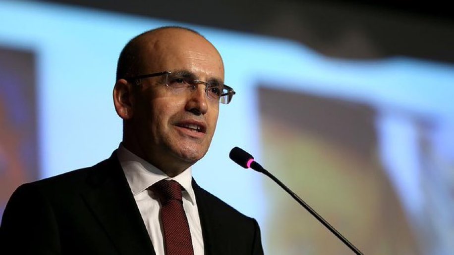 Mehmet Şimşek: Küresel ekonomik görünümü anlattığım bölümde kullandığım “Sıkı para politikasından daha gevşek bir para politikasına doğru 2024’te evrileceğiz” cümlesi bazıları tarafından yanlış anlaşılmış veya amacından saptırılarak farklı yönlere çekilmiştir.