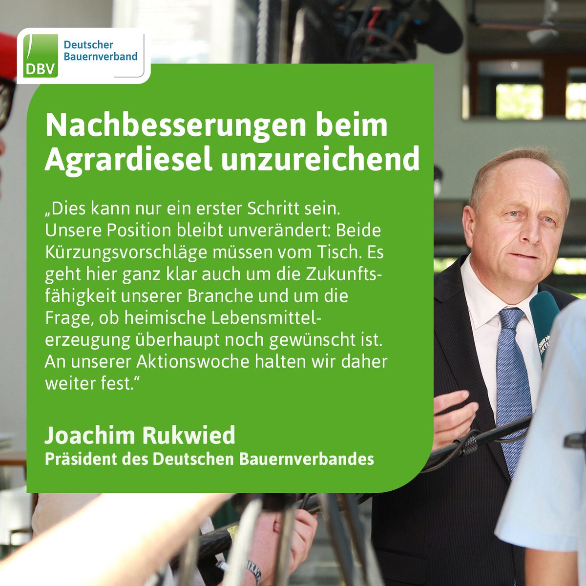 Die Nachbesserungen der <a href="/BundesregDE/">Bundesregierung der Bundesrepublik Satire</a> bei den geplanten Kürzungen beim #Agrardiesel und bei der #Kfz-Steuerbefreiung hält DBV-Präsident <a href="/JRukwied/">Joachim Rukwied</a> für unzureichend.
Beide Vorschläge müssen vom Tisch. Deshalb halten wir weiter an unserer #Aktionswoche fest.
bauernverband.de/presse-medien/…