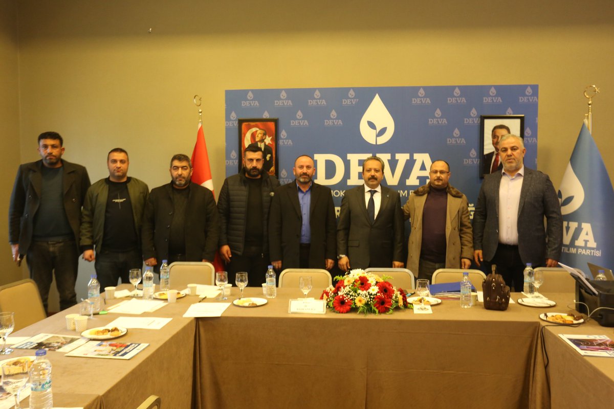Düzenlediğimiz Şanlıurfa Çalıştayı hemşehrilerimizin yoğun katılımlarıyla sürüyor.

Yeni üyelerimiz ve partililerimiz ile birlikte #Şanlıurfa için biz de sesimizi yükseltiyoruz.

Türkiye'nin DEVA'sı Hazır, Şanlıurfa'nın DEVA'sı Hazır.

<a href="/alibabacan/">Ali Babacan</a> <a href="/devapartisi/">DEVA Partisi</a> <a href="/Mustafaisik63/">MUSTAFA IŞIK</a>