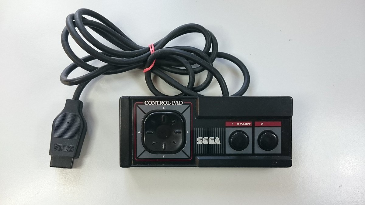 LinTh3Cat's tweet photo. @gamescom Sega Master System II. And I am 24 😎 https://t.co/R1AemSigPS