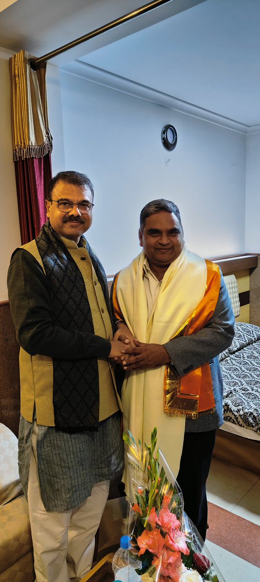 राजस्थान सरकार में मंत्री होने पर बड़ी सादड़ी के विधायक श्री गौतम कुमार जी दक को सम्मानित कर बधाई दी, आप कुशल संगठक ,प्रशास्क़ुर नेतृत्व क्षमता के धनी है, राजस्थान आपके नेतृत्व में विकास की इबारत लिखेगा। शुभकामना।
<a href="/bjp4chittorgarh/">BJP Chittorgarh</a> 
<a href="/BJP4Rajasthan/">BJP Rajasthan</a> 
<a href="/chshekharbjp/">Chandrashekhar</a> 
<a href="/rajneeshlive/">Rana Rajneesh Singh Sisodia</a>