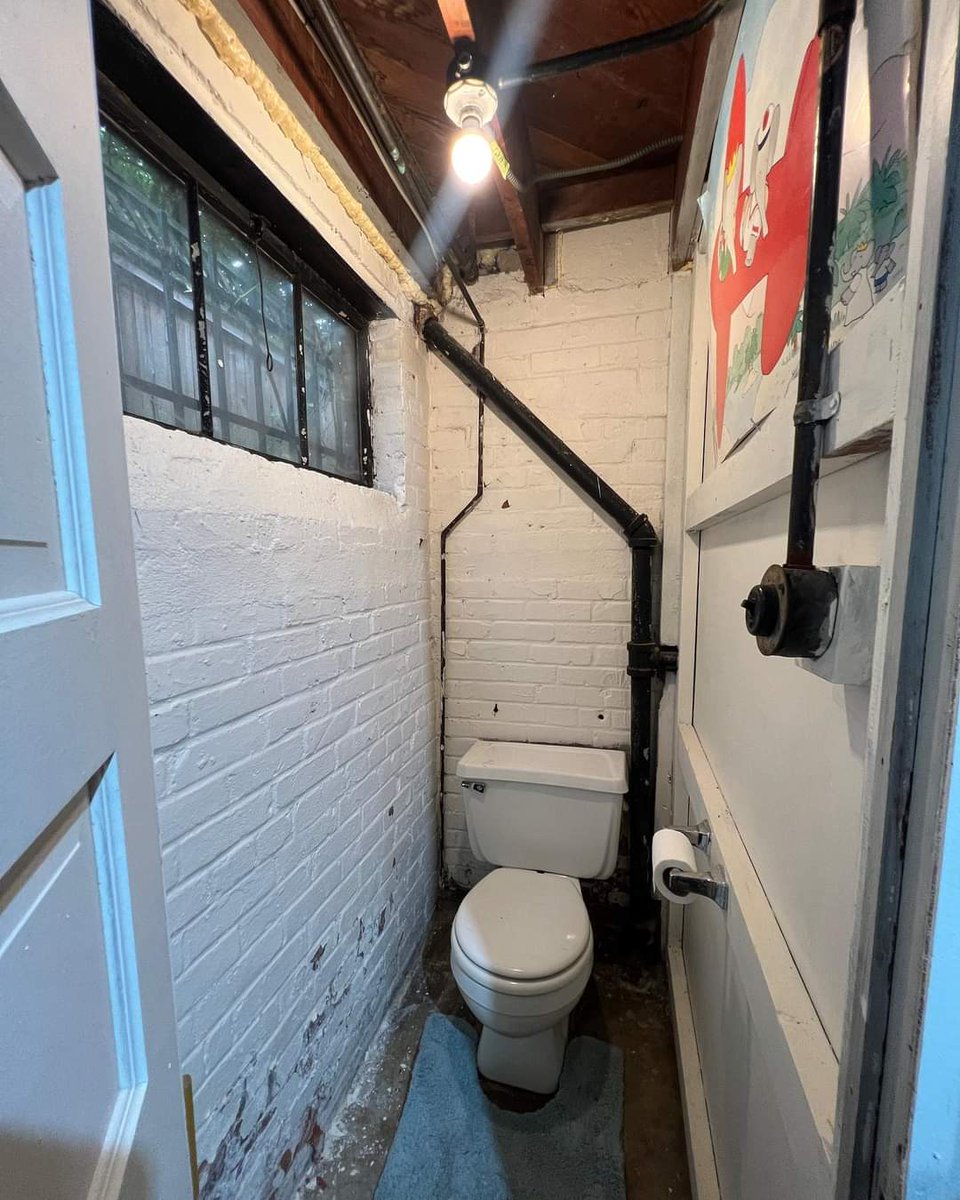 D_T_D_dmv's tweet photo. Sometimes, the smallest changes make the biggest impact in a space! Check out this basement powder room that we transformed! Before, it was very uninviting, cold, and almost dungeon-like! 🥴 The walls and floor were unfinished, the door was not working properly, and the toilet... https://t.co/2Hv5DRCdoF