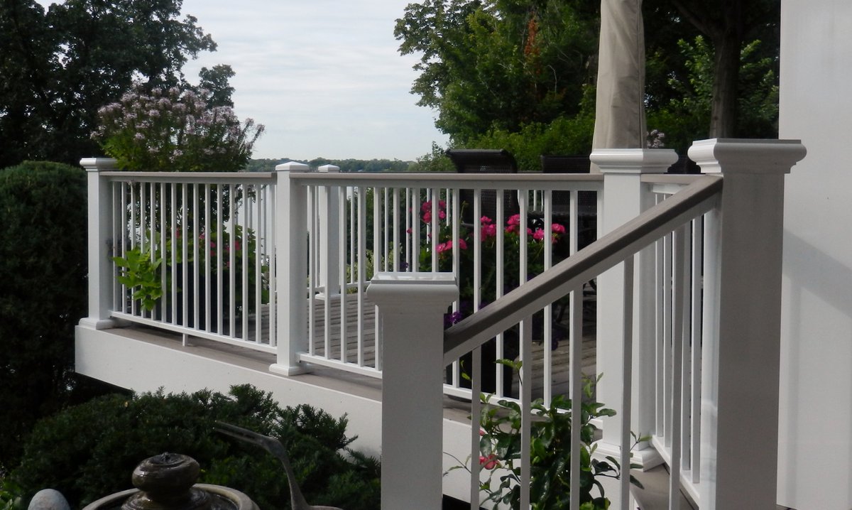 AFCOColsRails's tweet image. Transform your deck into a stunning oasis with the Aluminum AFCO-Rail Series 200 and 6&quot; Newel Posts! The combination is simply breathtaking, adding beauty and style to any outdoor setting. #structureandstyle