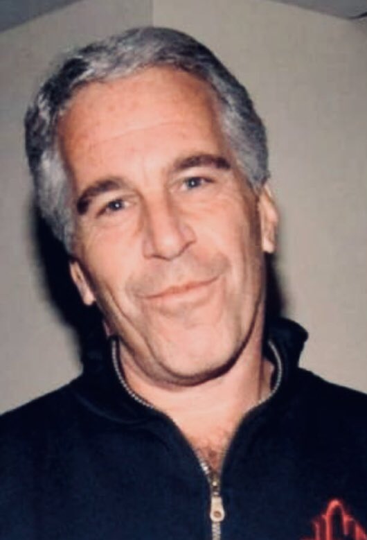 👉🏻 Ahora, yo quiero conocer la lista de los invitados a las fiestas de Claudio Spiniak. Se puede? O eso sí que no…?

En Chile hemos tenido muchas redes de pedofilia, pero sin embargo una de las más “connotadas” fue la de Claudio Spiniak. 

Sendas fiestas, con múltiples