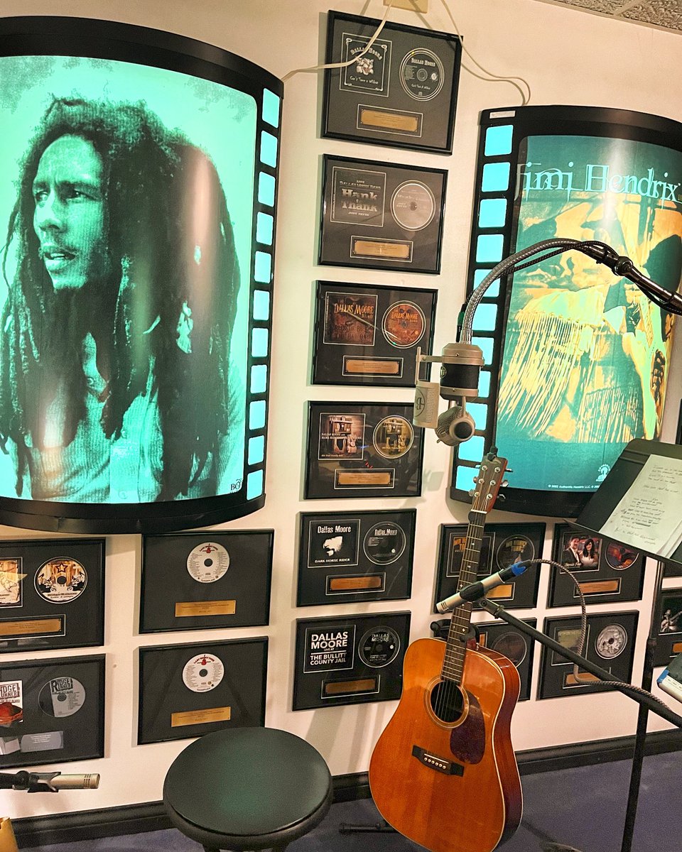 dallasmoore's tweet photo. Started working on my new Solo Acoustic Album! #GemsAndJams #newyear #newmusic #solrecords #outlawcountry #songwriter #bluegrass #acousticguitar #recording #studio #2024
#DallasMoore2024 https://t.co/i0RVpqv663