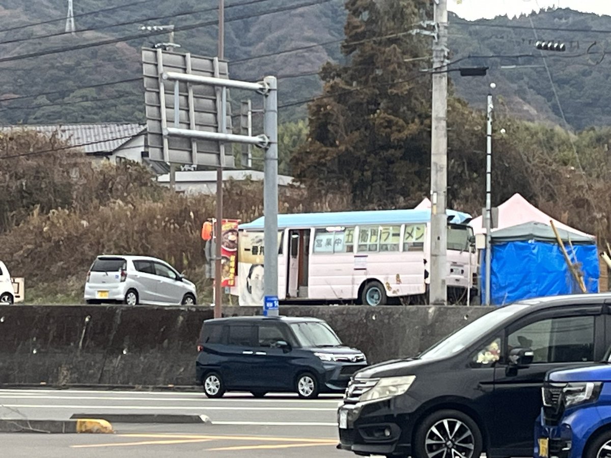 HAYASHI727's tweet photo. 高知県のロードサイドの駐車場に出現したラーメン屋に来ています。
地元の方々で年始から満席です。

#五右衛門ラーメン https://t.co/a4iLOLk5Q4