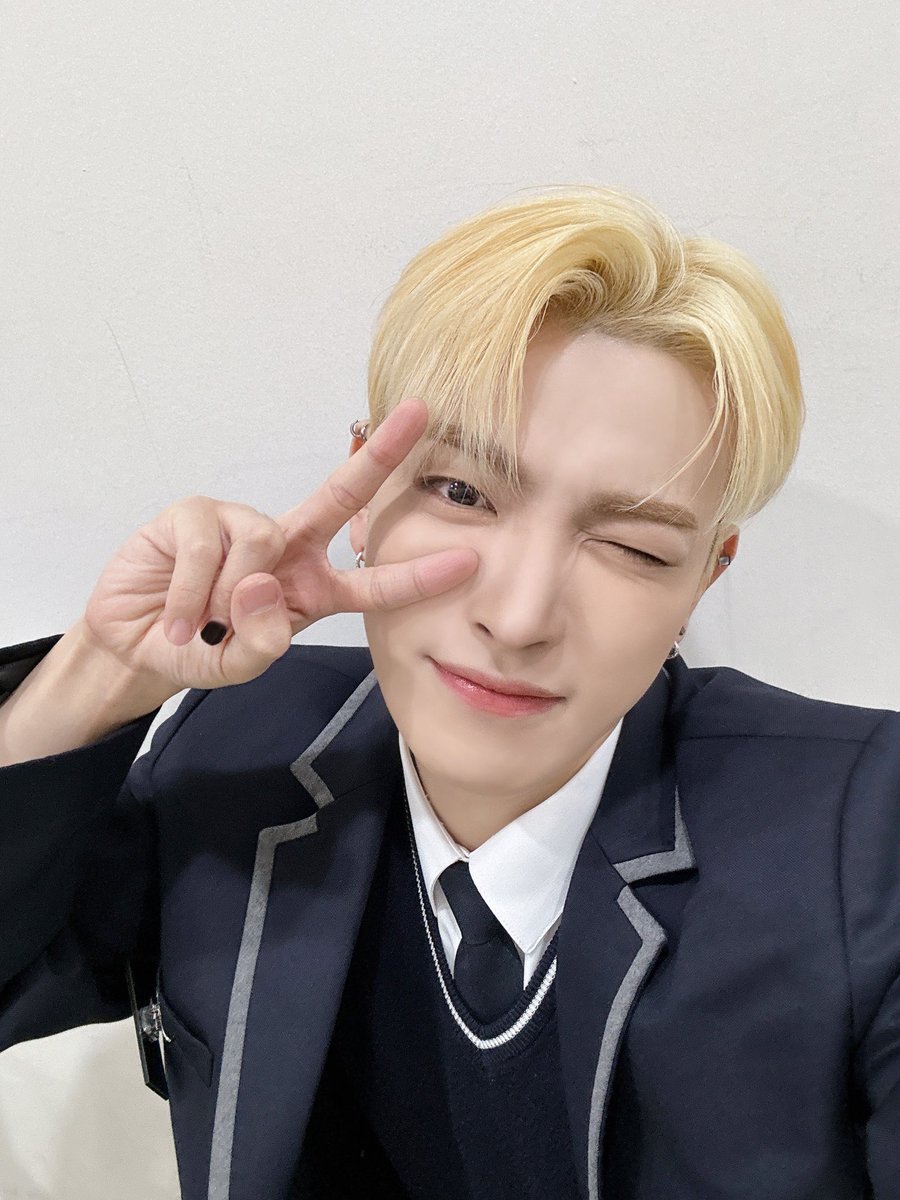 ATEEZofficial's tweet photo. [#홍중] Good night✨
#ATEEZ #에이티즈 https://t.co/sM2SMUdrcJ