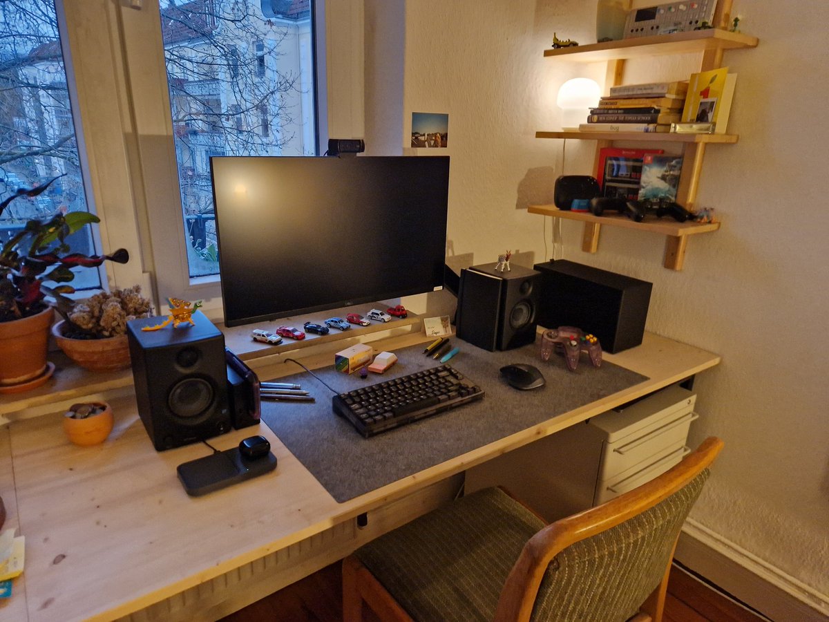 SAAD_ideas's tweet photo. @JayzTwoCents Custom keyboard 
Wireless n64 Controller 
Ghost s1 
Laptop and PC share peripherals with one click https://t.co/xLsFY1oInN