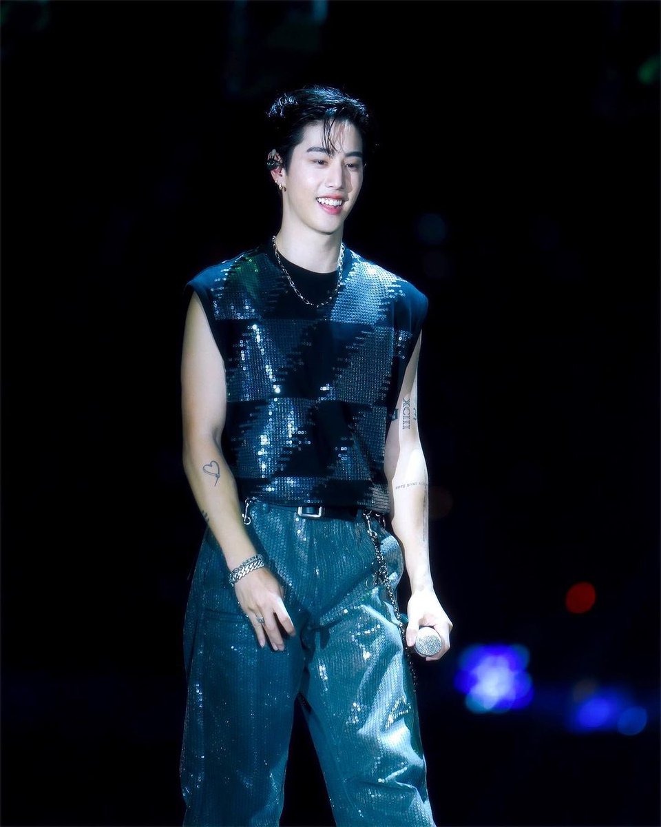 withyouMT_TH's tweet photo. 240103 ช่างภาพลงรูปของมาร์คค่ะ (1/2)

“@marktuan ในงาน Amazing Thailand Countdown 2024”

COUNTDOWN 2024 WITH MARK TUAN
#ICONSIAMxMarkTuan 
#AmazingThailandCountdown2024 
#MarkTuan #Mark #段宜恩 #마크 
@DNAmngmnt https://t.co/yeB6GffO9Q