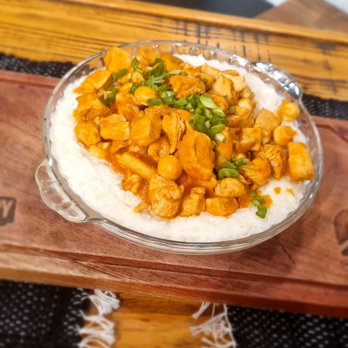 PlateaC9N's tweet photo. 😍 Este es el plato del dia de hoy; @sosa.acha nos preparó Strogonoff de pollo con arroz blanco.😋 

👉 Te esperamos de lunes a viernes a las 9:30 hs hasta las 11:00 hs.🕐

#ArribaParaguay #Paravision https://t.co/CL6FE5rm5C