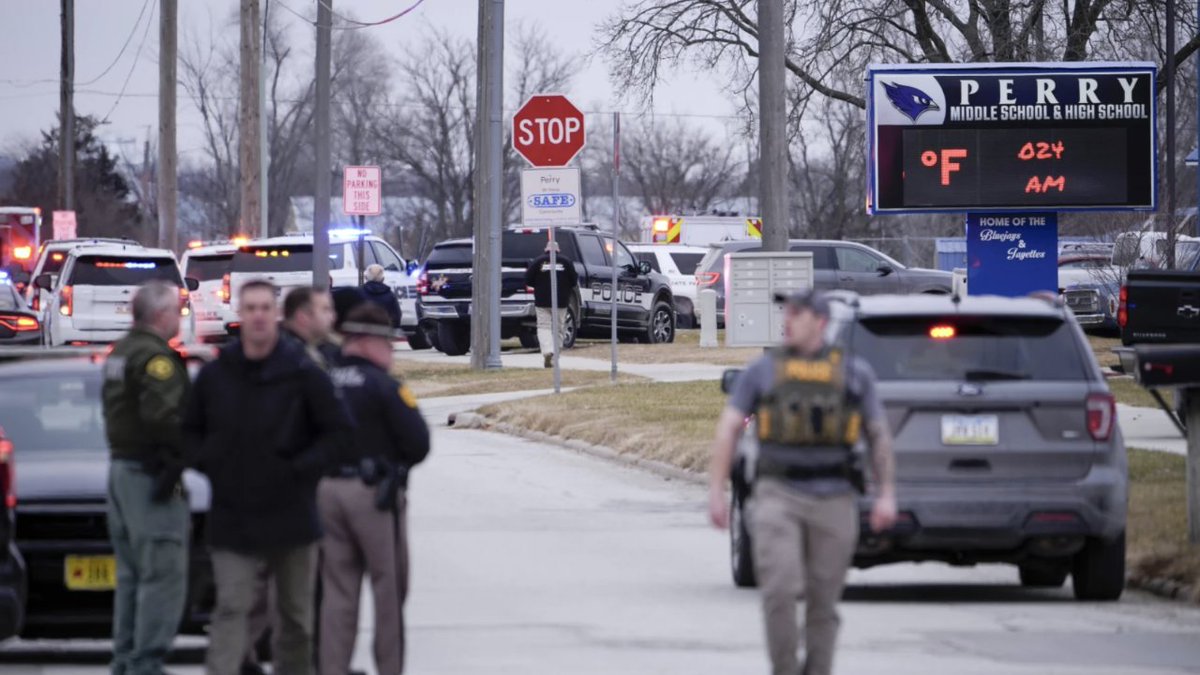 Police in Perry, Iowa, say multiple people were shot at the city’s high school Thursday, early on students’ first day back in classes after their annual winter break. wbrz.com/news/police-sa…