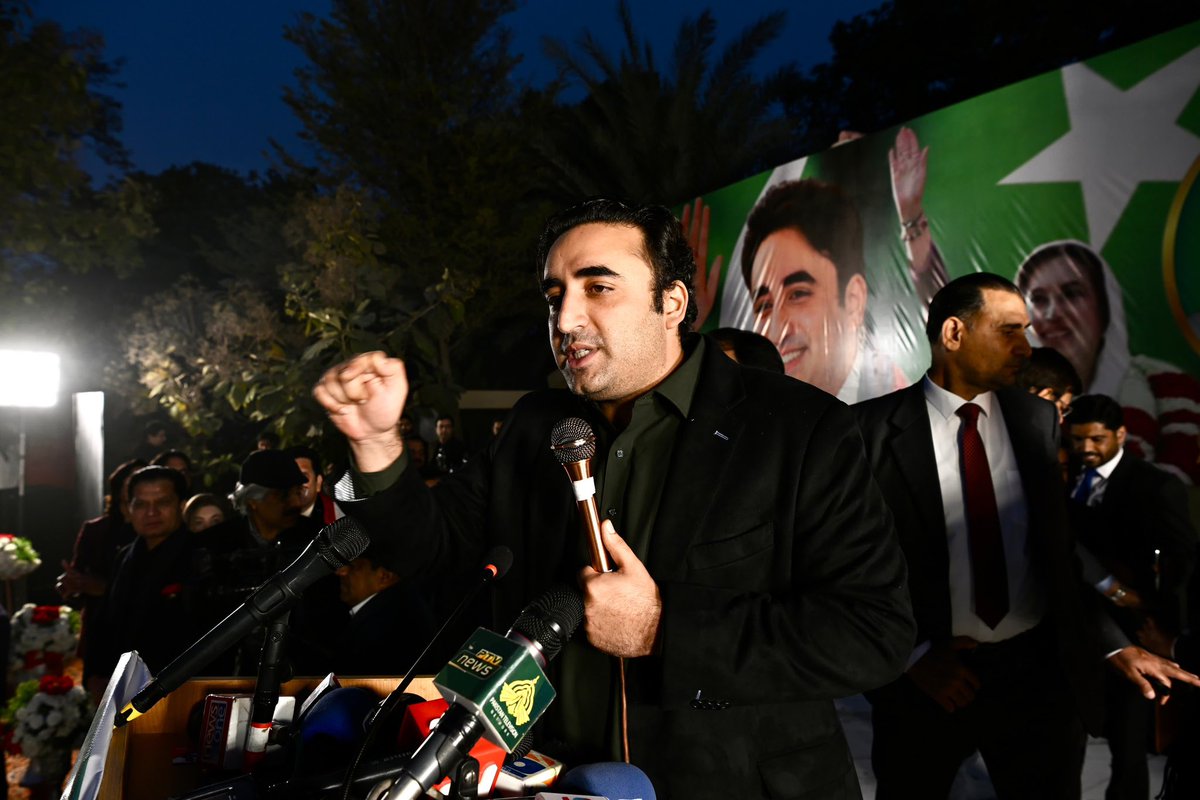 BBhuttoZardari's tweet photo. Grateful to the workers of Jati Umra, Lahore, who braved the cold to see me today. Pakistan can no longer afford the politics of ‘business as usual’, where it is always the poor who are asked to sacrifice, whilst the privileged few reap the benefits. We can no longer afford the politics of division and hatred that continues to divide us. We can no longer afford the politics of convenience, where the will of the people is suppressed by backroom deals that empower whoever is the new ‘flavour of the month’. You will not stand for it. I will not stand for it. The people of Pakistan will not stand for it. And all power must flow from the people. Together we can usher in a new dawn, and build a Pakistan that works for everyone.