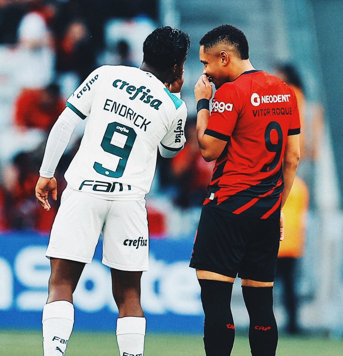 OficialSala12's tweet photo. As opções da Seleção Olímpica nos Jogos de Paris 2024

Só podem DEZOITO:

⚽️ ATA:
Endrick
Rodrygo
Paulinho
Vitor Roque
John Kennedy
Marcos Leonardo
João Pedro
Gabriel Martinelli
Savinho

🏟 MC:
João Gomes
André
Danilo
Andrey
Moscardo
Pablo Maia
Marlon Gomes
Paquetá (23+)
Nestor
Mauricio

✋ ZAG:
Natan
Beraldo
Murillo
Robert Renan

💨 LAT:
Yan Couto
Vanderson
Tobias (Real Madrid)
Lucas Piton
Rubens
Alexsander

🧤 GOL:
Mycael (Athletico)
Pitaluga (Liverpool)

____________________________________

São TRÊS vagas para jogadores com 23+ anos. Uma delas, eu gastaria com Paquetá. É o meia que falta.

Talvez seja importante levar um goleiro experiente. Os dois melhores goleiros sub-23 têm experiência nula no profissional.