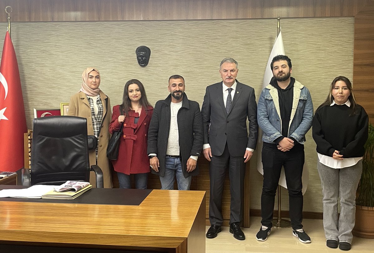 Atama bekleyen ziraat mühendisleri platformu temsilcisi bir grup meslektaşımız ziyaretimize geldiler. 

Kurumumuza yerleşen ve yerleşecek olan ziraat mühendislerimizin kadro kullanımlarındaki hassasiyetimiz başta olmak üzere tarım sektöründeki  iş imkânları, Bakanlığımızın kendi