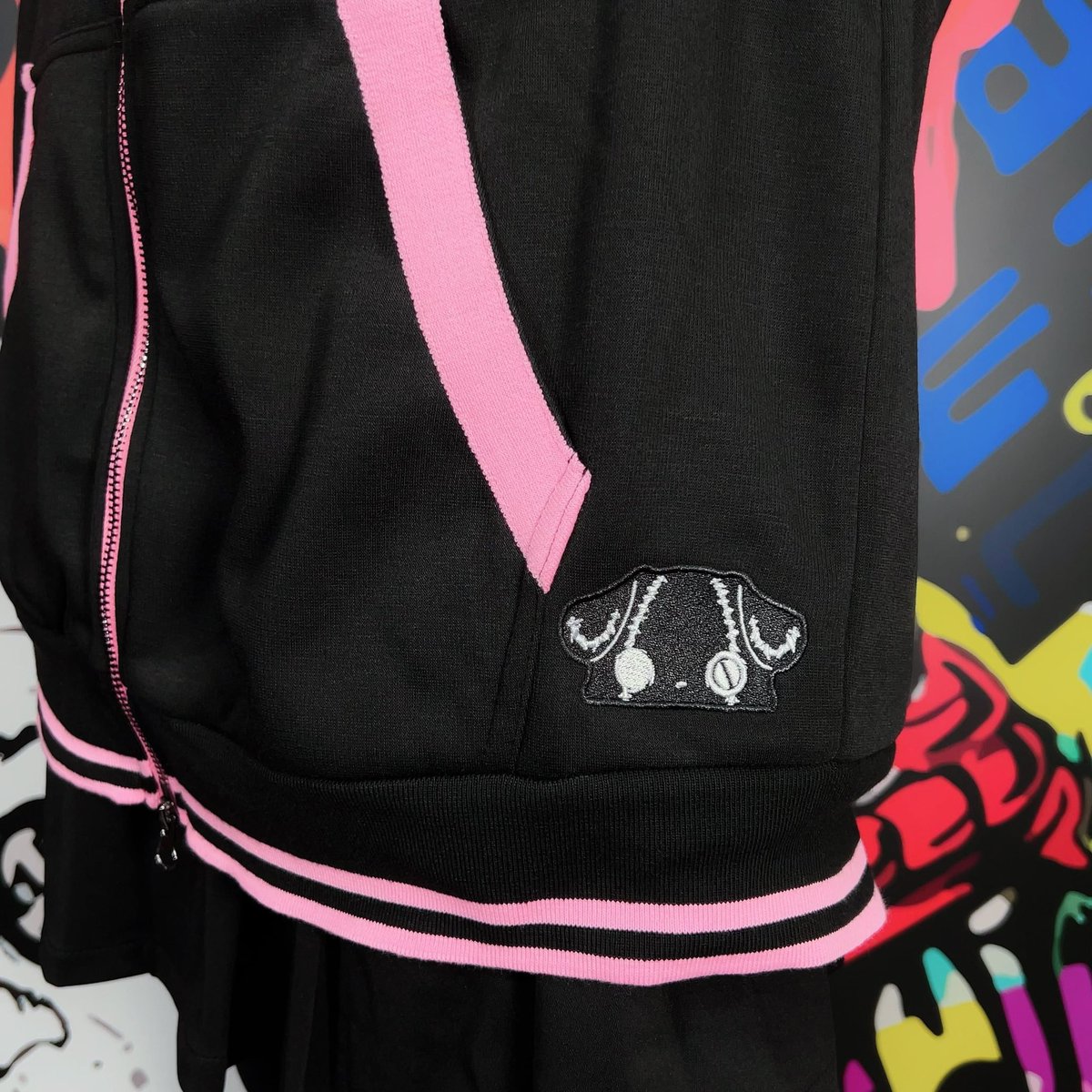 NieR_tokyo's tweet photo. 🎁本日〆切プレゼント企画🎁

当店オリジナル
猫耳付き×防寒DOUBLE ZIP PARKAを

🎁3名様にプレゼント🎁

ユニセックスアイテムです🐰

◼応募方法
フォロー(@NieR_tokyo) &amp; RT
◼締切〆  本日24時

※鍵垢の方も対象内です。

是非ご参加ください🙇‍♂️🙇‍♀️ https://t.co/pW1q58UzTc