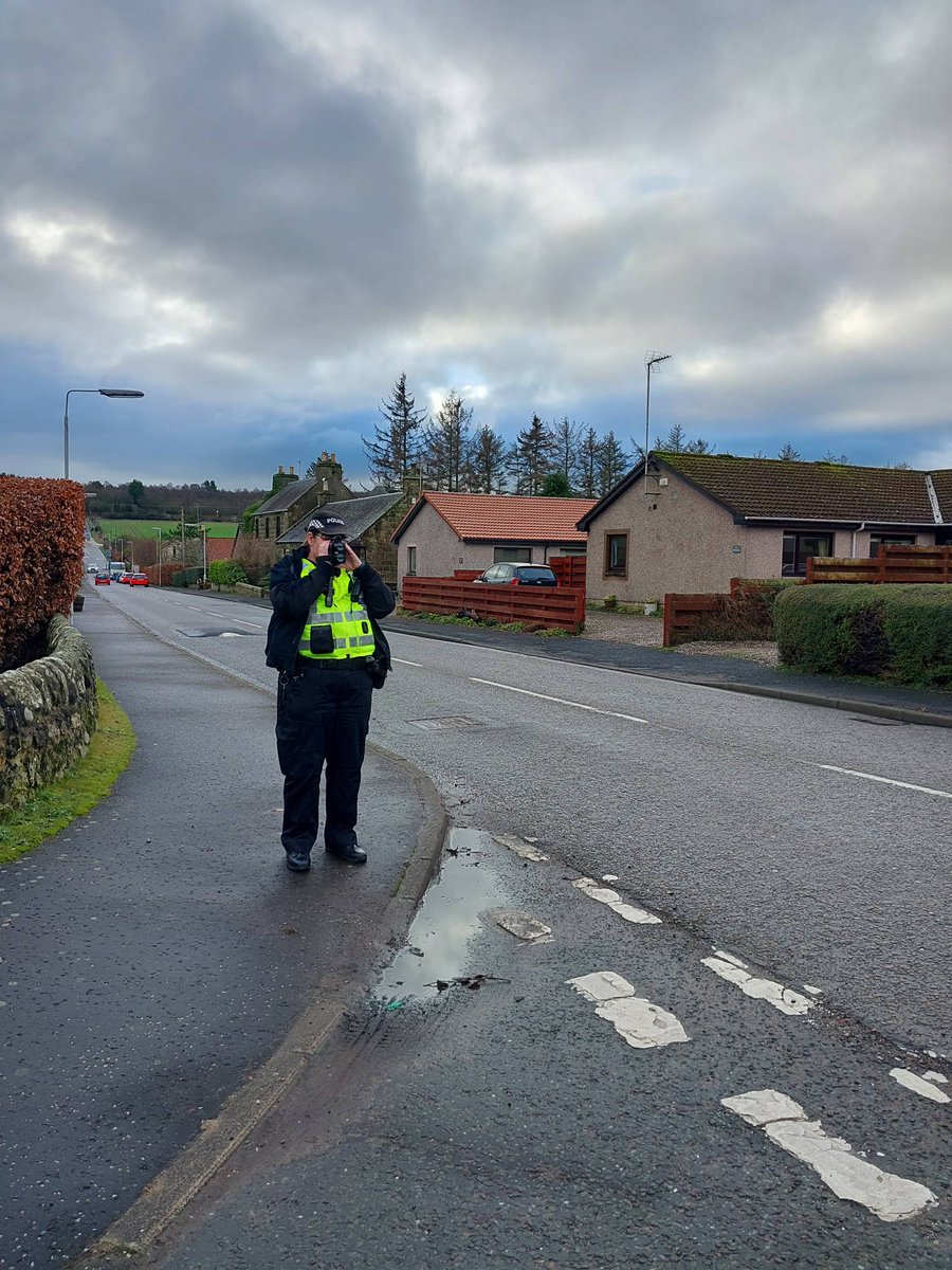 PSOSNorthEFife's tweet photo. Did you see us out today? Speed sites at Bogward Road and Strathkinness High Road in St.Andrews, and Main Street in Strathkinness. Numerous drivers warned.  #knowthespeedlimit #20mph #30mph #slowdownintown https://t.co/5o3DeYAZ5z