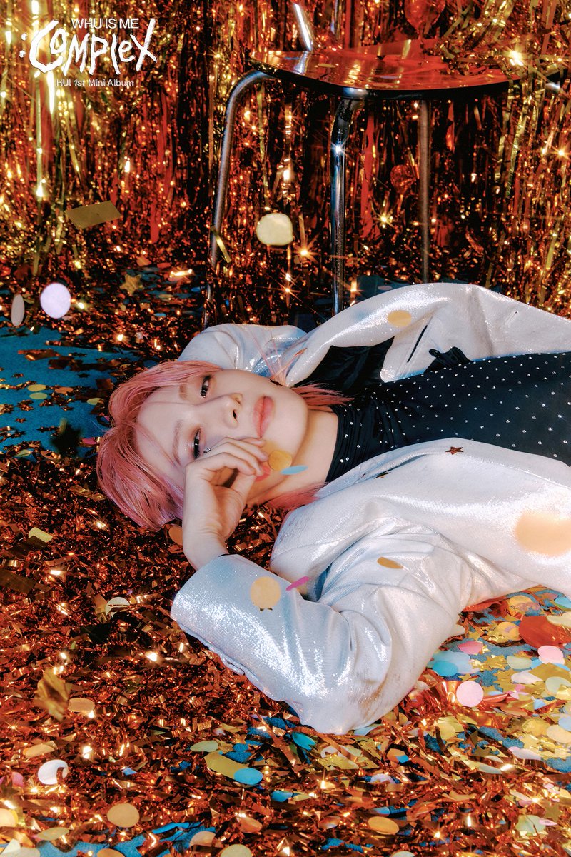 CUBE_PTG's tweet photo. 후이 1st Mini Album [WHU IS ME : Complex]
Concept Image #04

2024.01.16. 18:00 (KST)

#후이 #HUI
#WHU_IS_ME_Complex https://t.co/1A9JIpIYmD