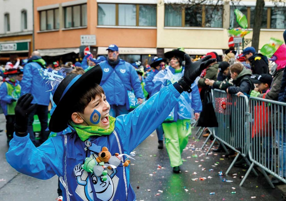 Nachwuchs-Karnevalisten aufgepasst! #Düsseldorfer #Grundschulklassen und Kita-Gruppen, die sich für einen #Veedelszoch oder den Kinder- und Jugendumzug am Samstag, 10. Februar, angemeldet haben, können jetzt #Wurfmaterial gewinnen. @antenne Düsseldorf und die Stadtwerke verlosen…