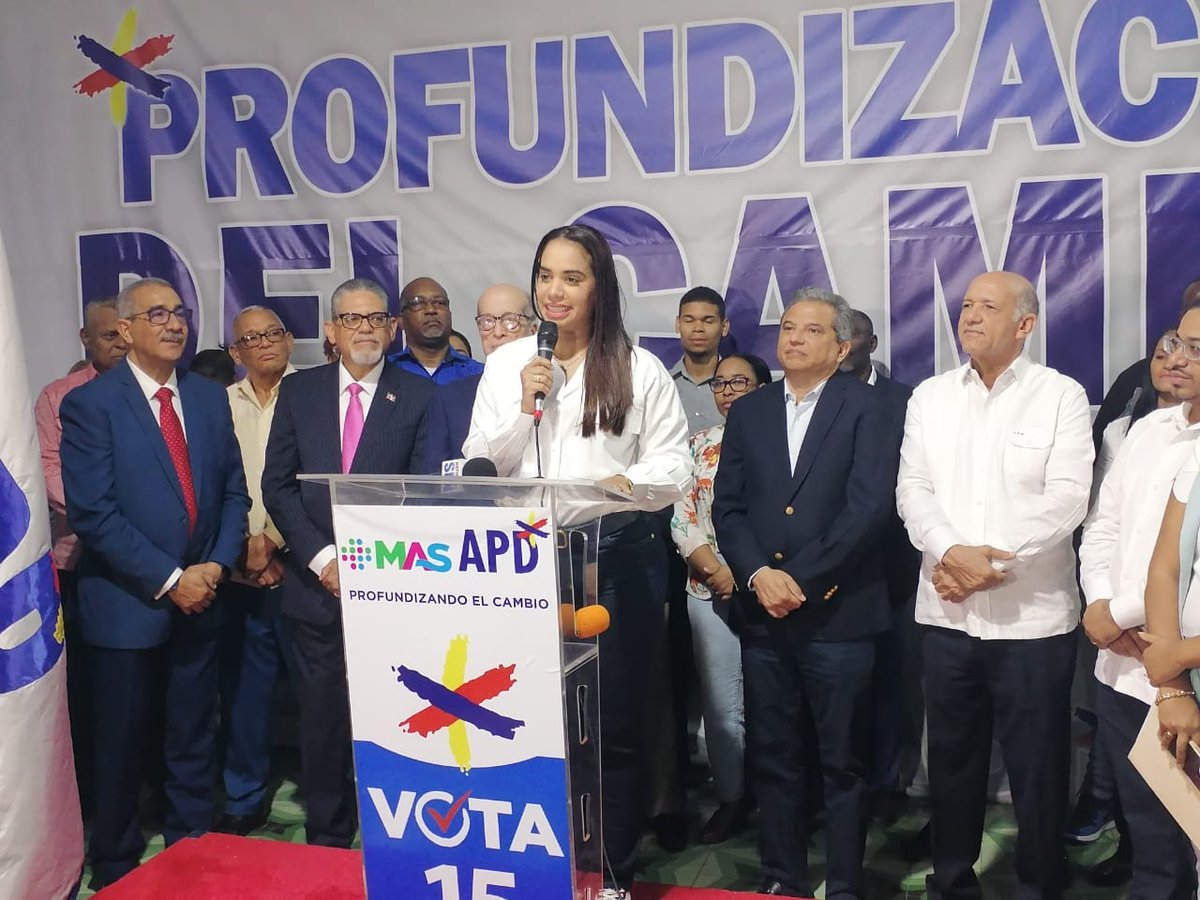 APD, MAS y Red del Cambio proclaman a Betty Geronimo como candidata a alcalde de SDN 
robertocavada.com/politica/2024/…
La Alianza por la Democracia (APD) y Misión Amplia Alianza Sociopolítica (MAS), junto al movimiento político Red del Cambio, proclamaro...