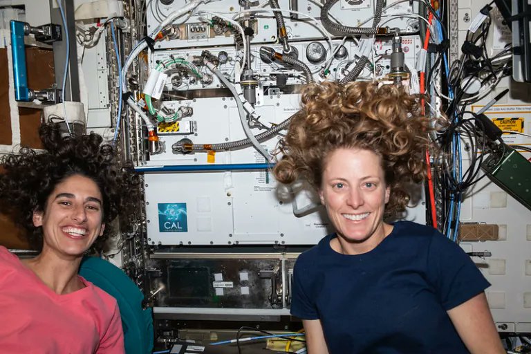 NASAScience_'s tweet photo. Two firsts in @Space_Station history were achieved in 2023: a bioprinted human knee meniscus and a quantum gas with two types of atoms. The cutting-edge science doesn’t stop there. Learn more about station milestones: https://t.co/Cp4VD1ipSu https://t.co/MUmw9JNUqi