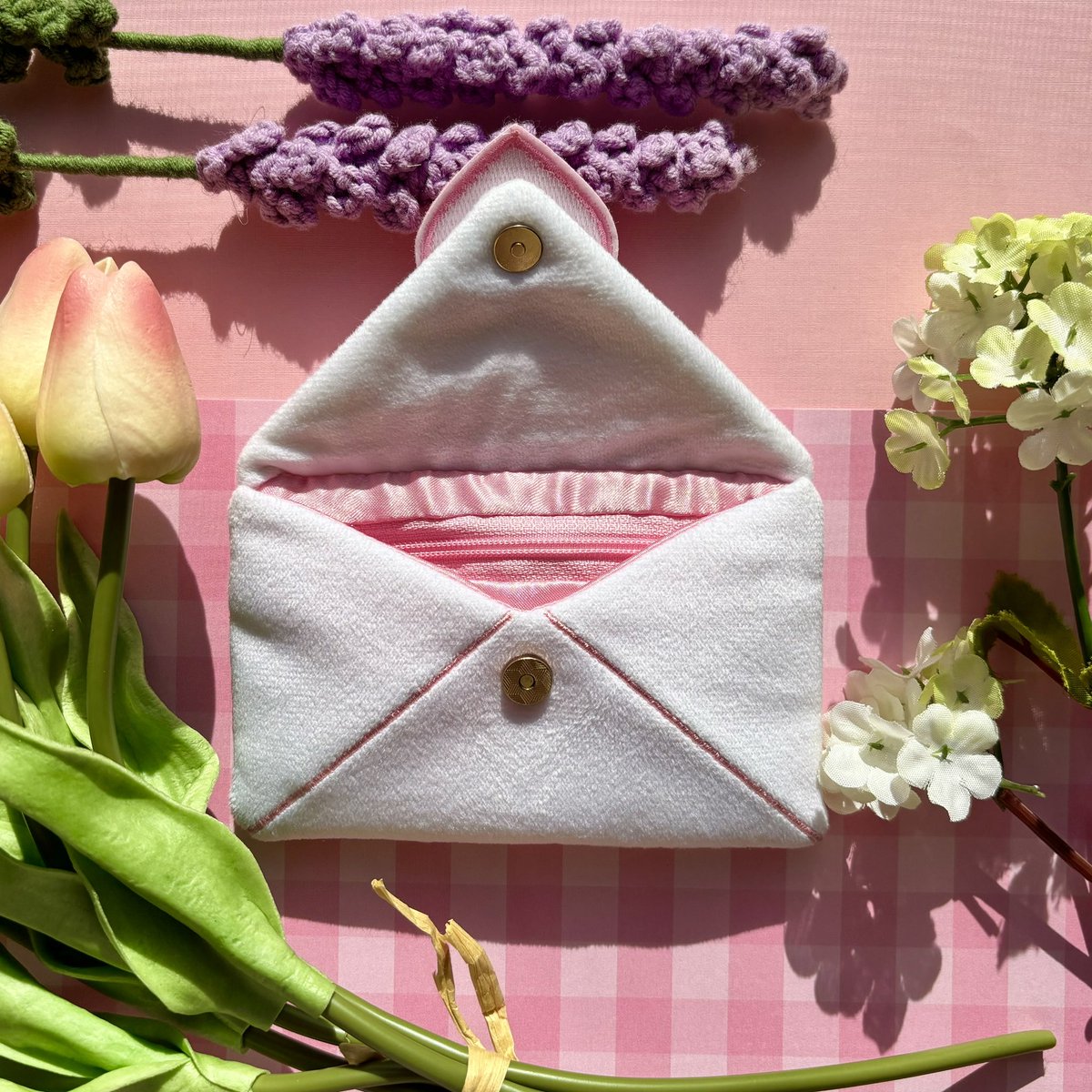 sleepiestudio's tweet photo. my love letter wallet kickstarter is up!💌💞✨
https://t.co/nz8HWmMY5b https://t.co/vxMfJZZdAV
