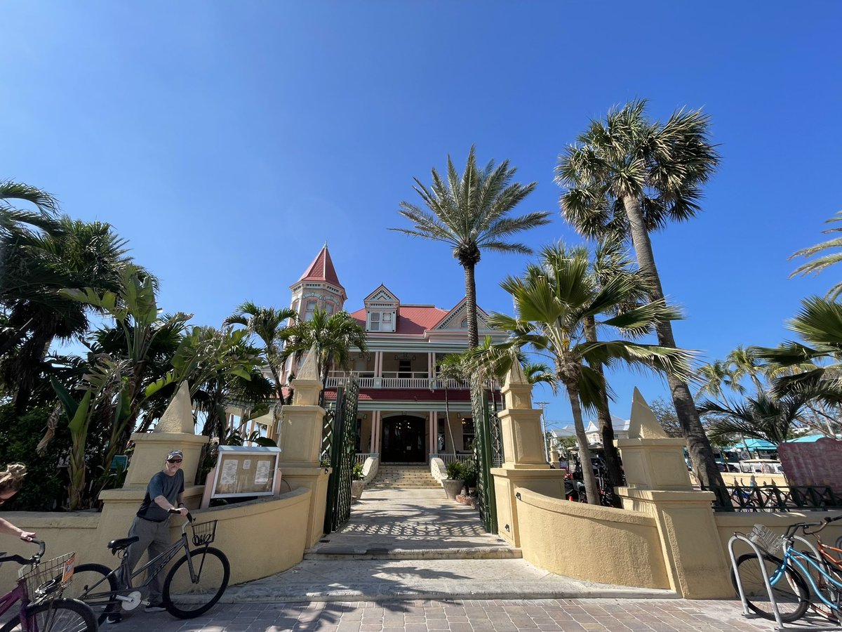 Brianflhx's tweet photo. Walking #keywest https://t.co/Q8wrH5oaq2
