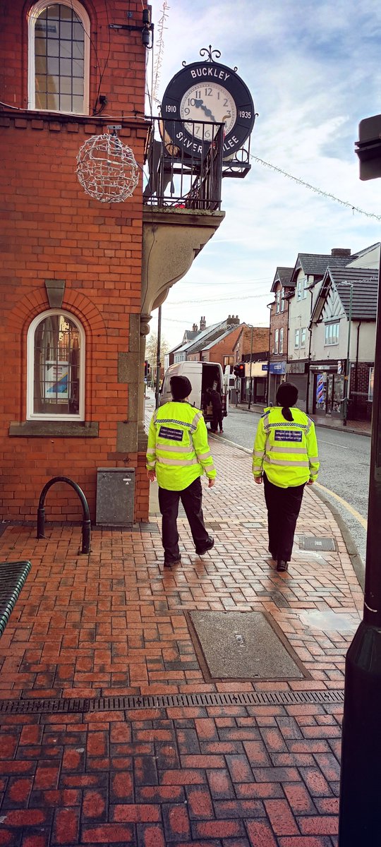 PCSOs have been out on foot this morning in the #Saltney #Broughton and #Buckley areas.

#notrainingforonce 🌧️ 
#neighbourhoodpolicingteam 🚔