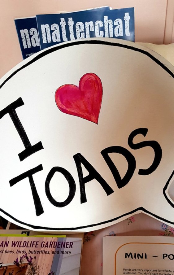 Two toad talks coming up at #Middlewich Library ... Fri 12 Jan, 3:15pm (for children and families); Mon 22nd Jan, 10am (for all ages). Our brand new toad patrol in Cledford Lane would LOVE more volunteers this Spring! @froglifers @ARGroupsUK @middlewichnews