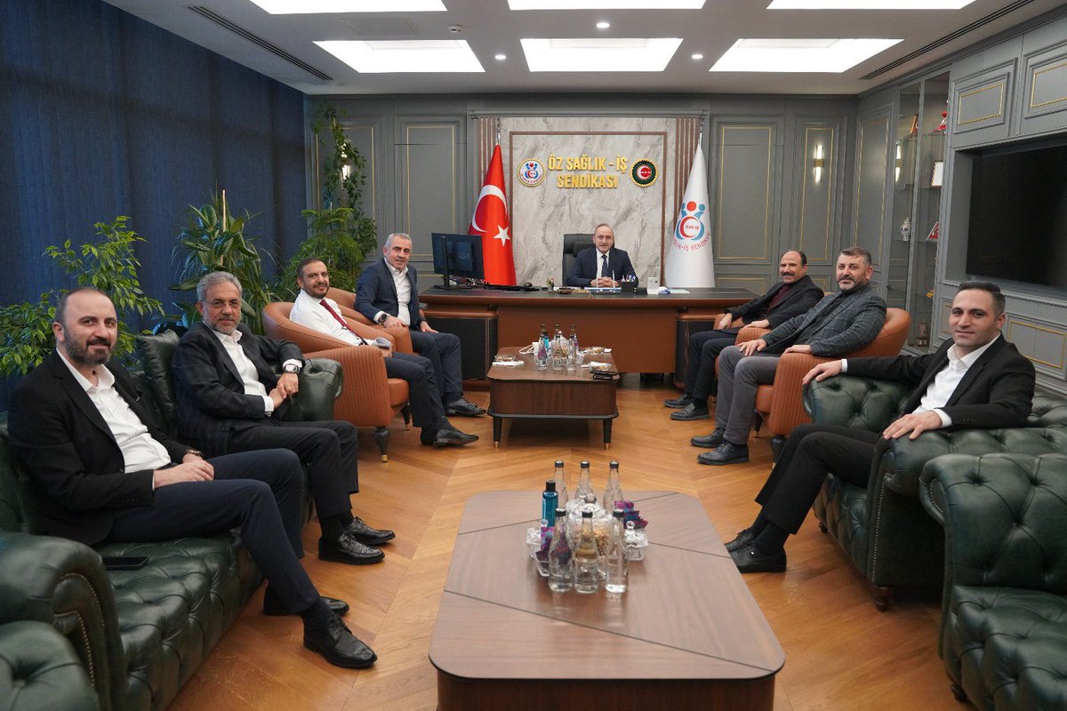 HAK-İŞ Konfederasyonumuza bağlı Hizmet-İş Sendikamızın Genel Başkan Vekili Halil Özdemir,Genel Başkan Yardımcıları Celal Yıldız ve Mehmet Keskin, yenilenen 3. Olağan Genel Kurulumuz sonrası hayırlı olsun ziyaretinde bulundular.Nazik ziyaretleri için kendilerine teşekkür ediyorum.