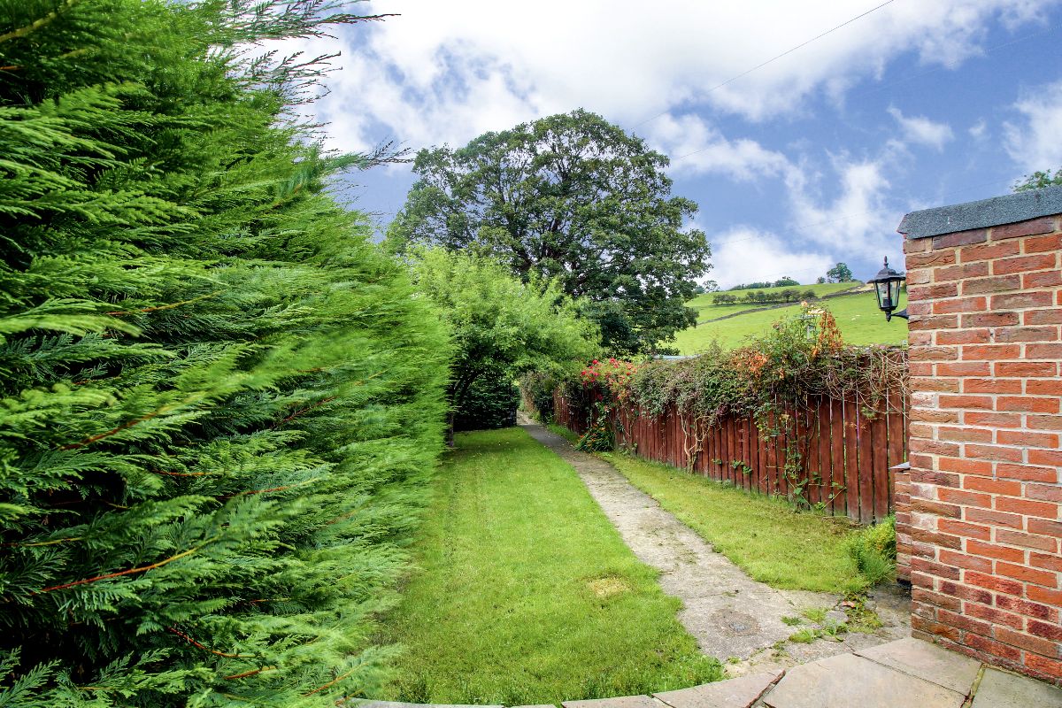 TLCs_Tom's tweet photo. New to market - 2 Bed Terraced House, Clint Terrace, Shaw Mills, Harrogate, £825pcm. View details: https://t.co/ADtMMvrVcs https://t.co/5aXfxauwa1