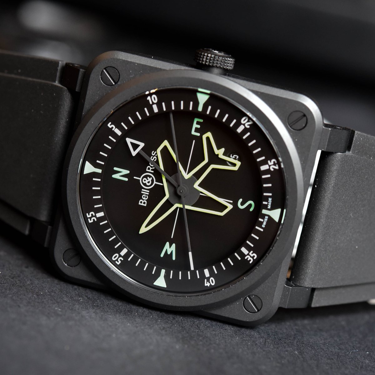 MONOCHROMEwatch's tweet image. Most @BellRossWatches are inspired by flight instruments, yes… But some of them take their inspiration and literally run with it (or, you know, fly with it). Take, for example, the BR 03 Gyrocompass.
monochrome-watches.com/hands-on-bell-…
#pilotwatch #toolwatch