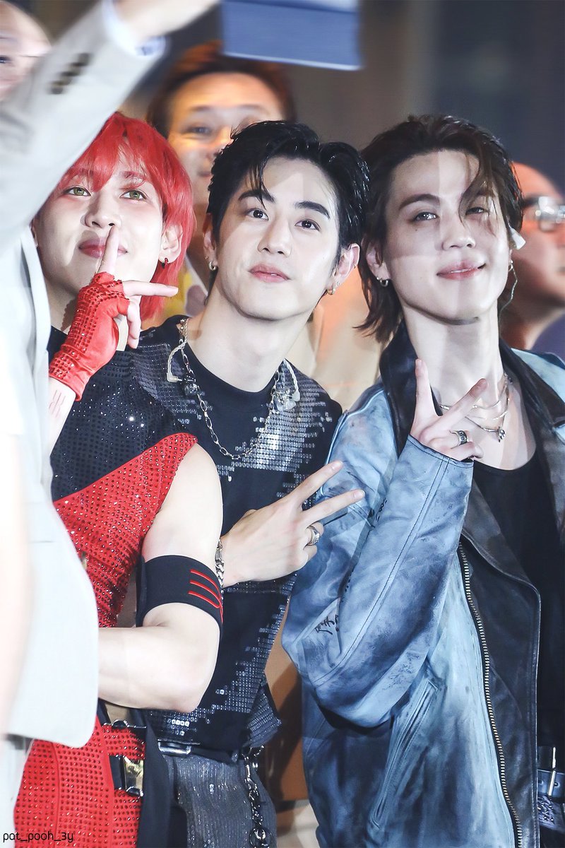 Pat_Pooh_3Y's tweet photo. ยังคงวนเวียนอยู่กับเด็กๆ น่ารักกันไม่ไหว🥹💚
#YUGYEOM #유겸 #MarkTuan #BamBam https://t.co/WAGDZinMPo